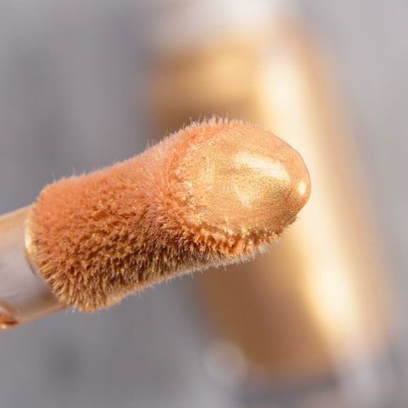 Rare beauty positive light liquid luminizer highlighter in outshine - Picture 3 of 4